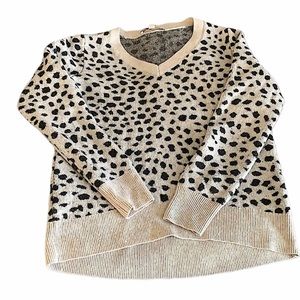 Loft Animal Print v-neck Sweater Size Med